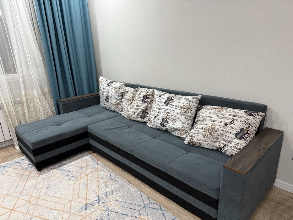 Продаю столы, диван, шторы, кровать