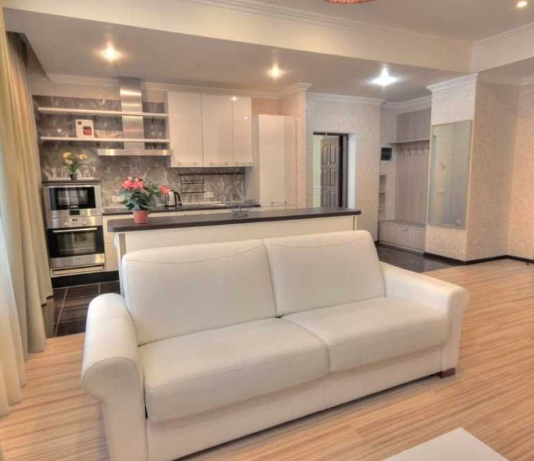 Дава се под наем Двустаен апартамент в Пловдив, Център - 60 кв.м за 278.97 € - Снимка #1