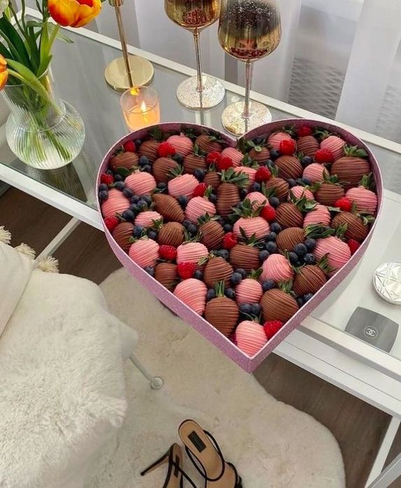 Клубника в шоколаде есть Каспий ред