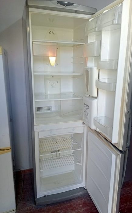 Продам  холодильник отлично работает