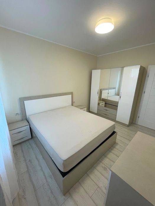 Proprietar inchiriez jumatate duplex