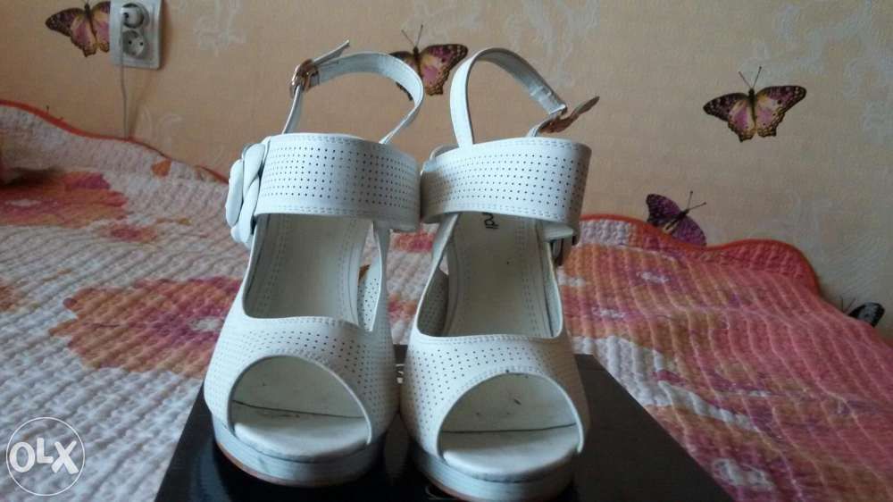 Босоножки женские