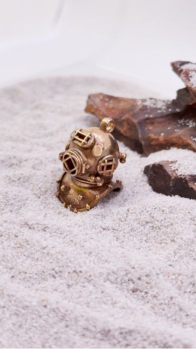 Breloc/ pandantiv cască scafandru Marc |V