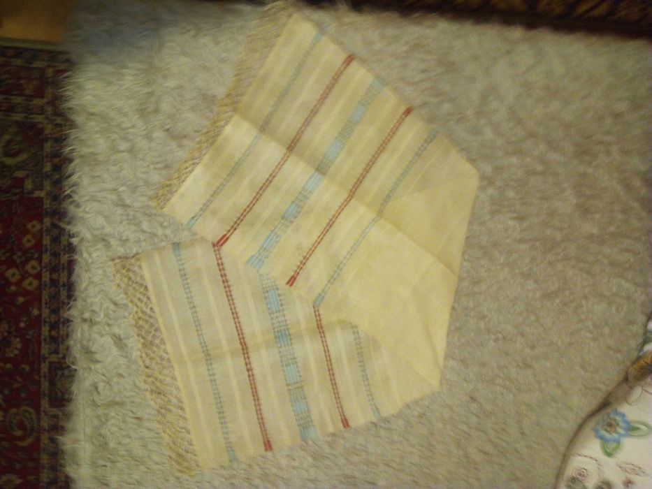 Продавам битови дрехи и тъкани