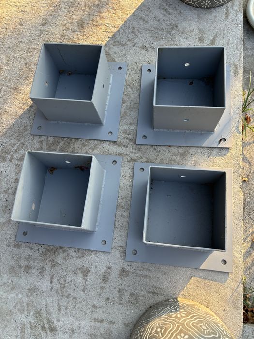 Suporti pentru stalpi de lemn