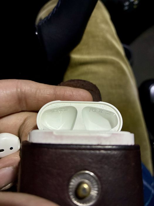 AirPods 1.1 ili 2.1 Original.
