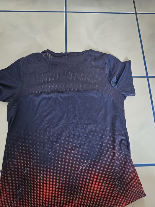 Tricou de purtat sau pentru fotbal