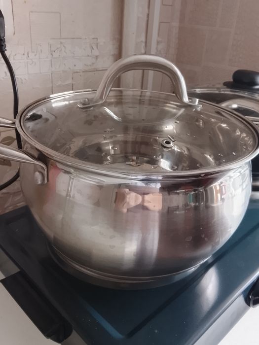 Продается кастрюля из нержавеющей стали