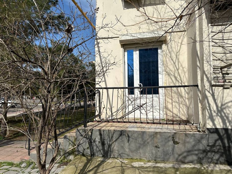 Куйлик-2,нежилой,3/1/4,переделен в 3комн.,площадь-65кв.м+подваль-25кв.