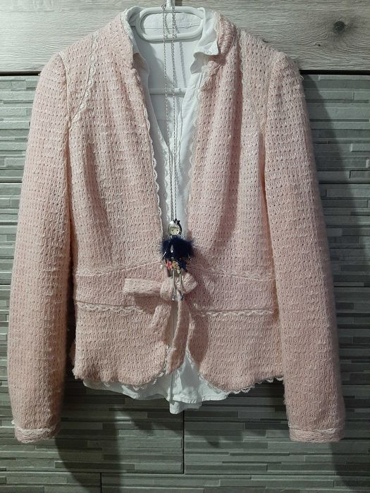 Дамско леко вталено сако