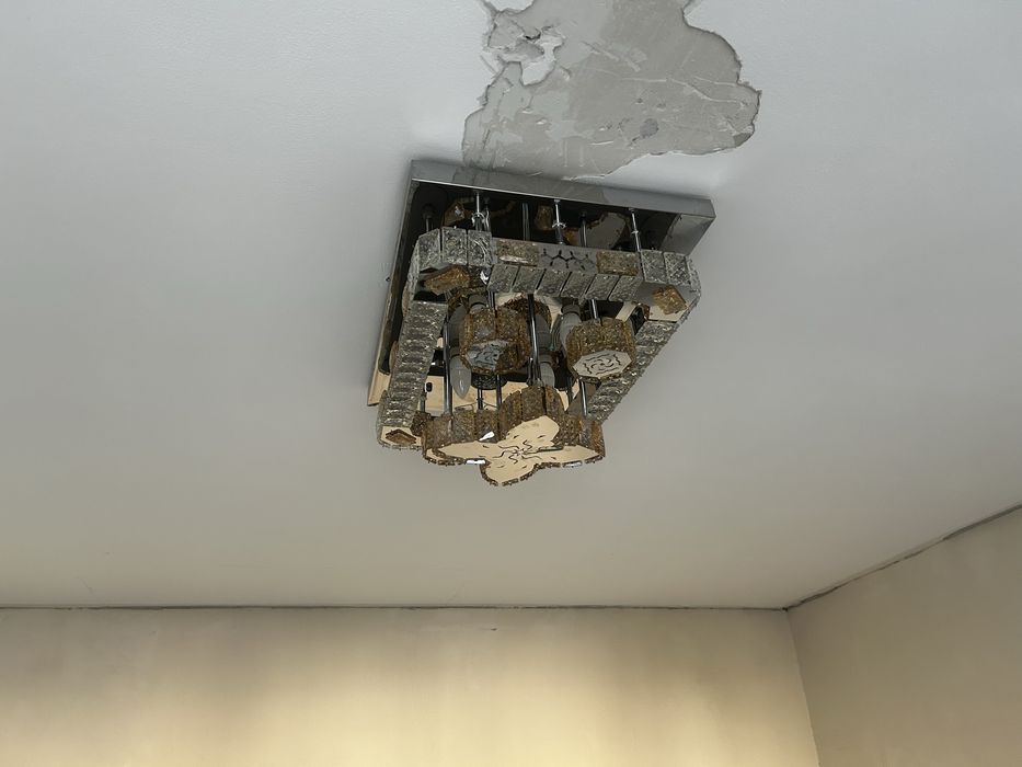 Продам люстрю в отличном состояний