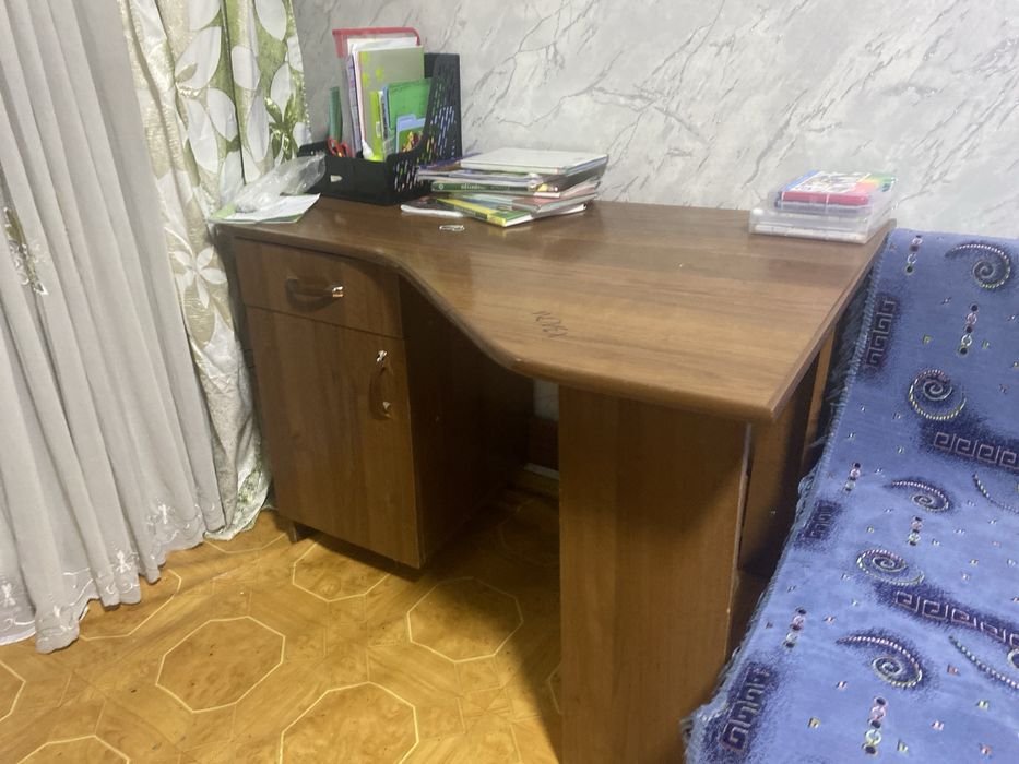 удобный и стильный стол