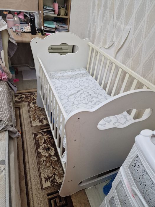 Кровать--манежка