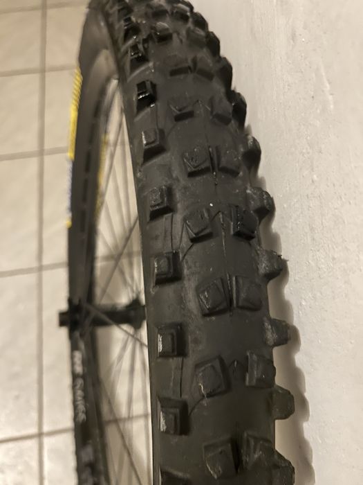 Janta dt swiss E1700 pe 27,5 - cu 2 cauciucuri michelin