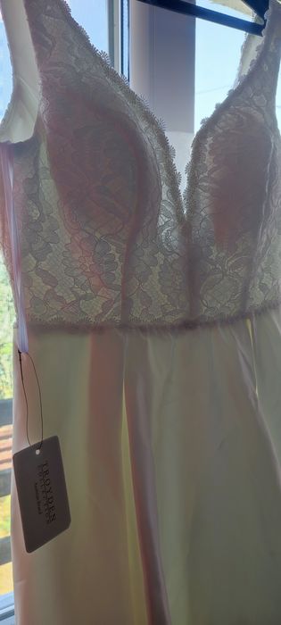 Rochie de mireasa sau cununia civila. Alba și nouă Nr 38