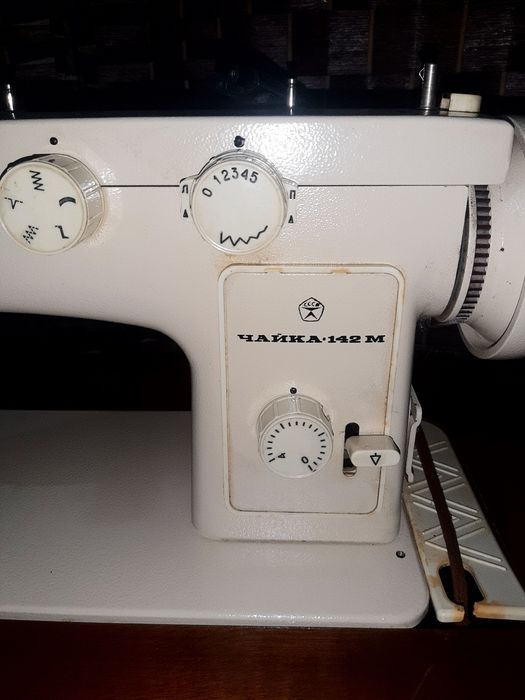 Швейная машинка Чайка 142