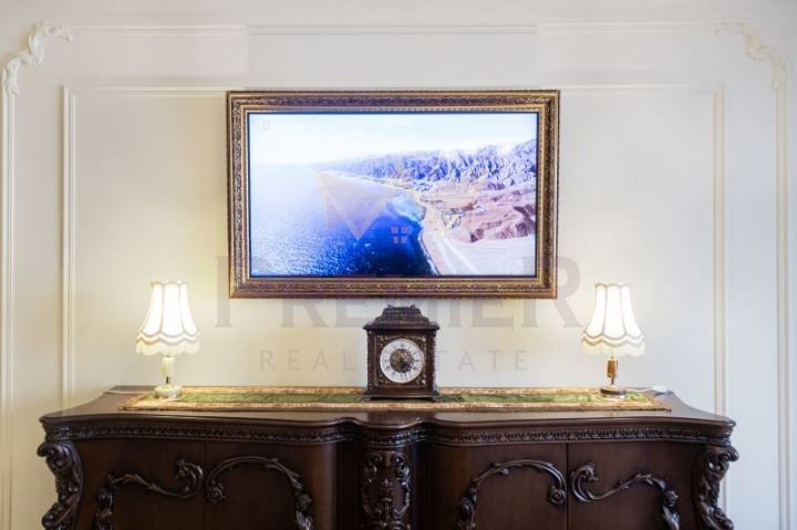 Дава се под наем Двустаен апартамент в Варна, Център - 82 кв.м за 1000 € - Снимка #2