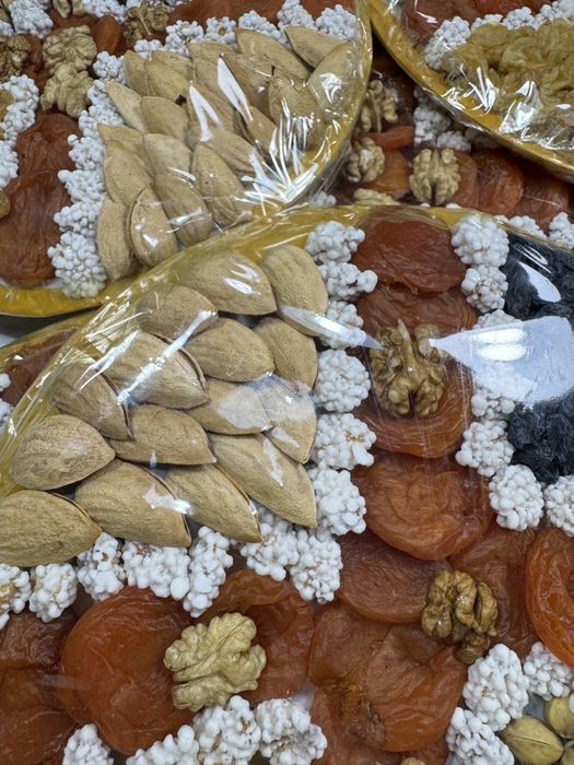 Подарочный набор из сухофруктов и орехов quruq meva yong'oq savat sovg