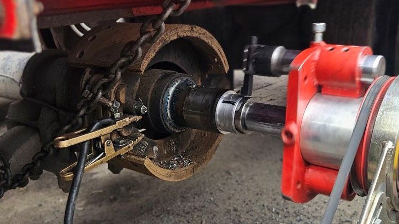 Восстановление осей без без снятия, наплавка, проточка и резьба