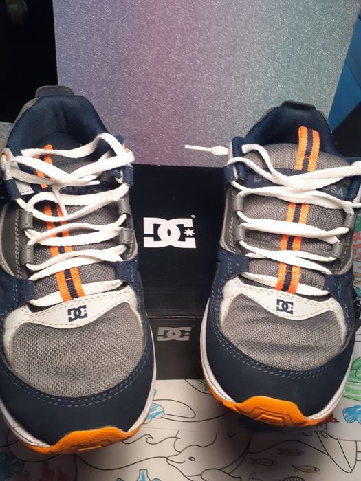 Adidasi DC SHOES. NR 39