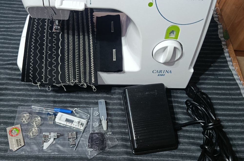 Mașina cusut Carina 8380