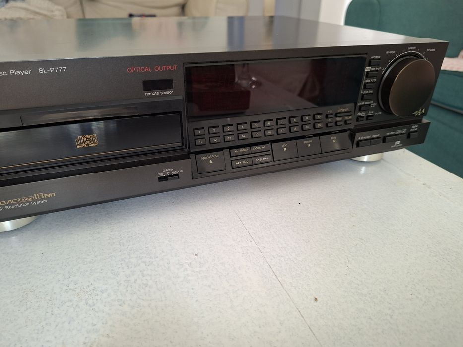 REZERVAT! Technics SL-P 777 cd player high end
