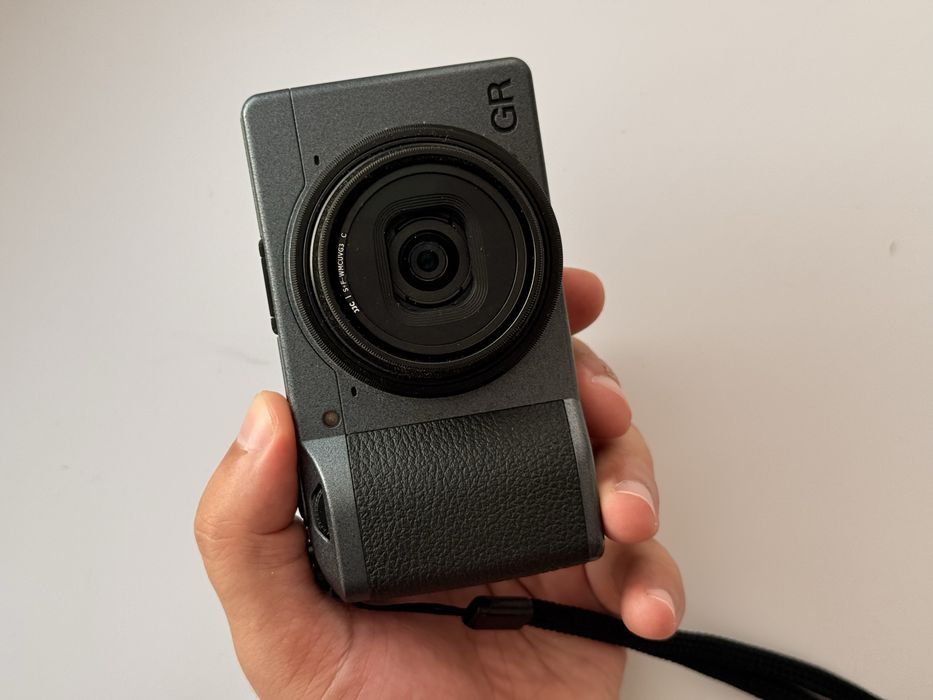 Продается Ricoh GR III 900,000 тенге (с набором аксессуаров)