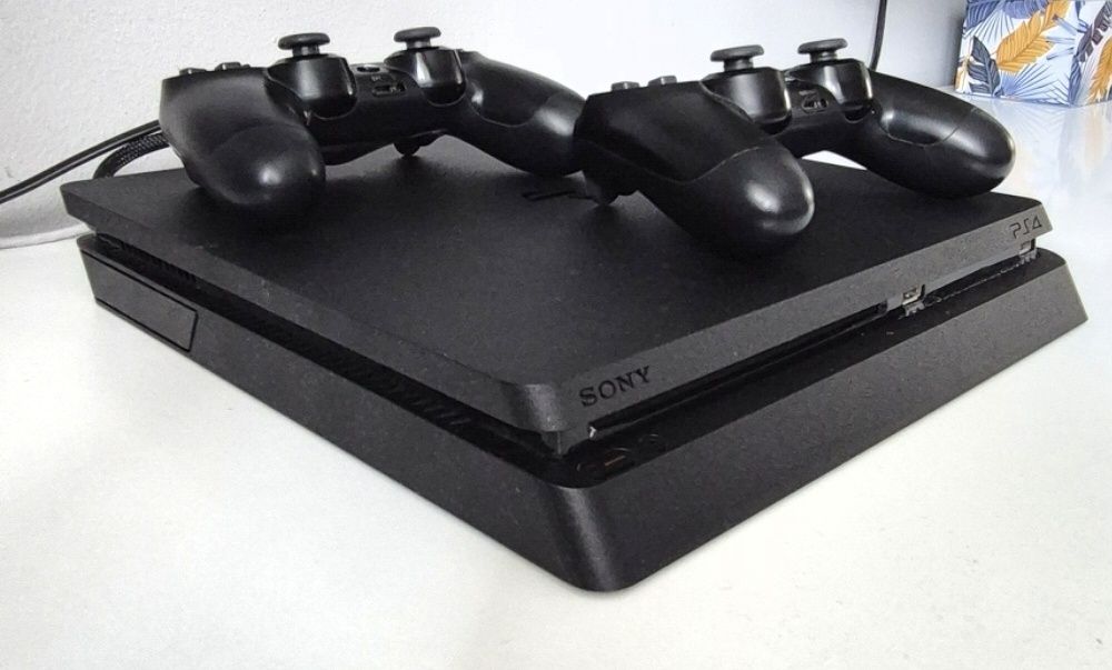 Playstation 4 slim