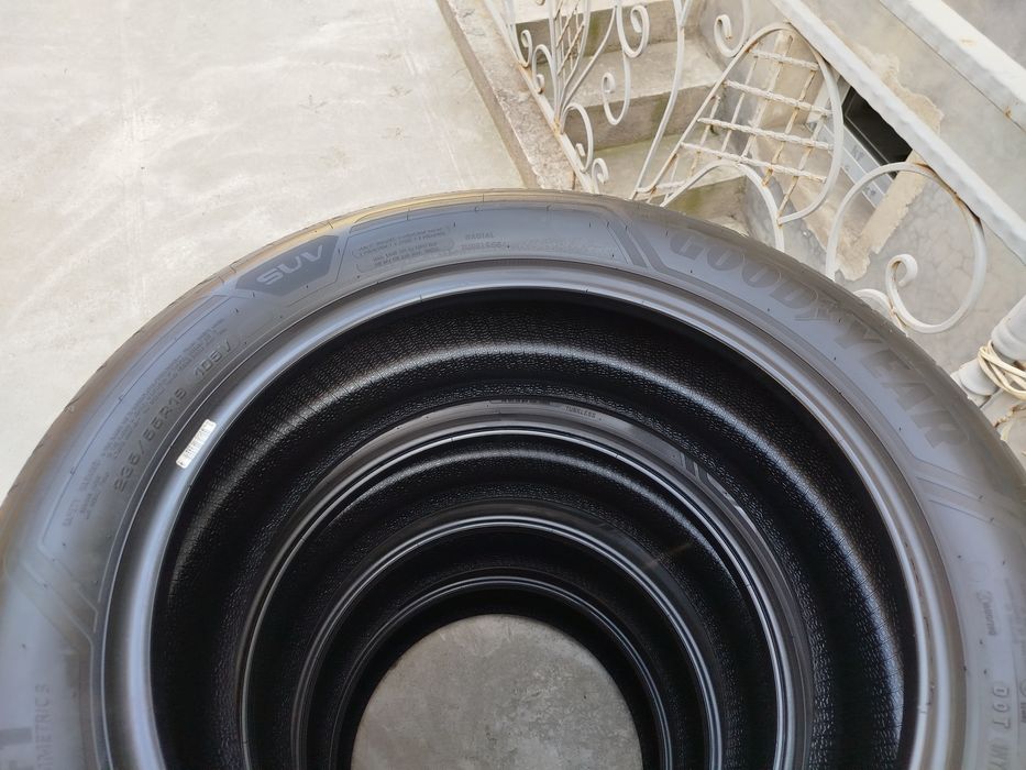 235 55 R19 Shina Good Year