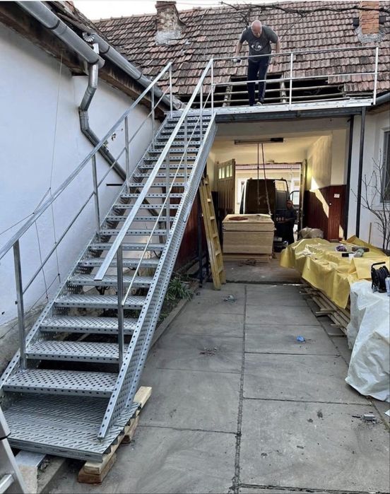Scari zincate de exterior