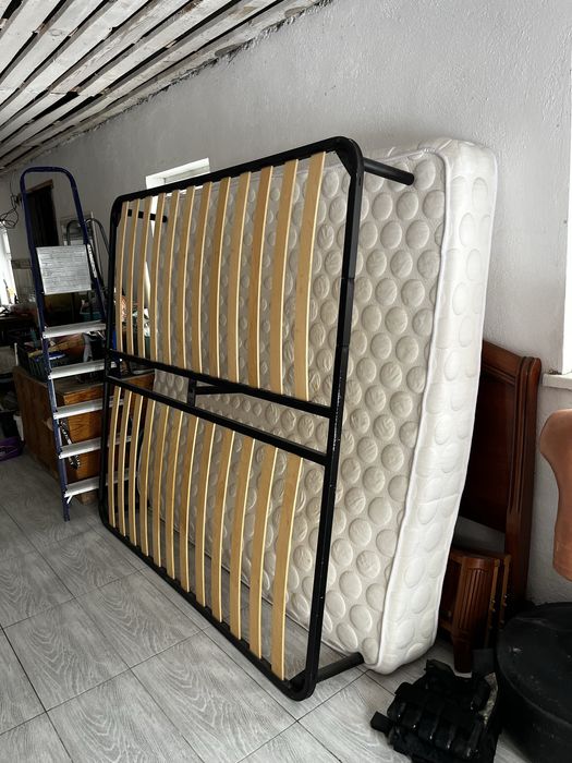 Кровать с матрасом