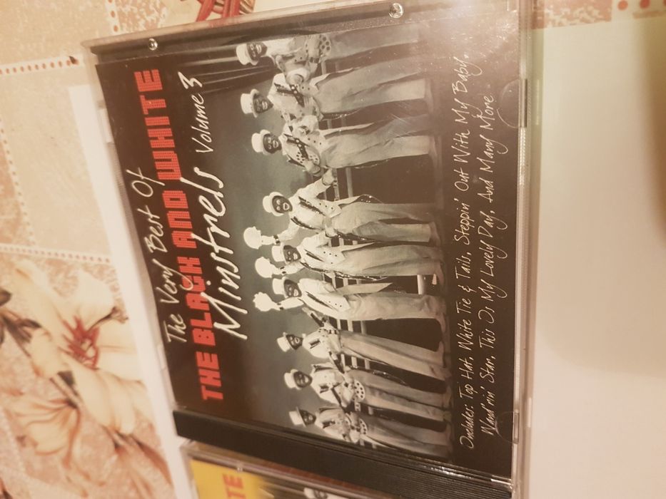 Троен CD set на the Black and White