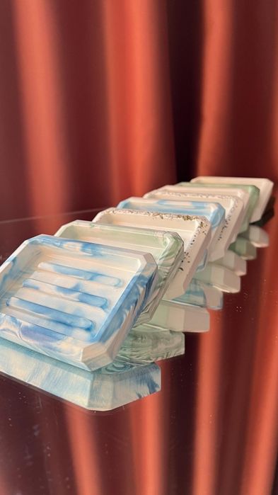 Свечи в вазочке девушка