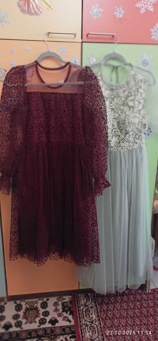 Продават се нови рокли.