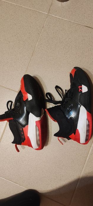 Adidasi baschet basket copii marime 38.5 39 nike jordan