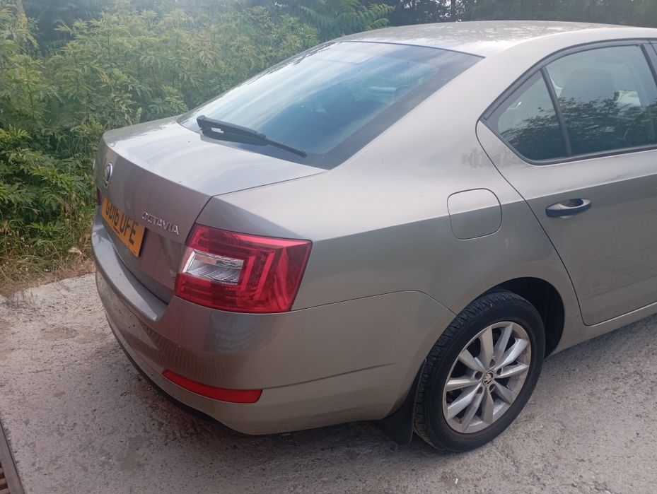 Шкода Октавия 1.6 тди 2015год DSG