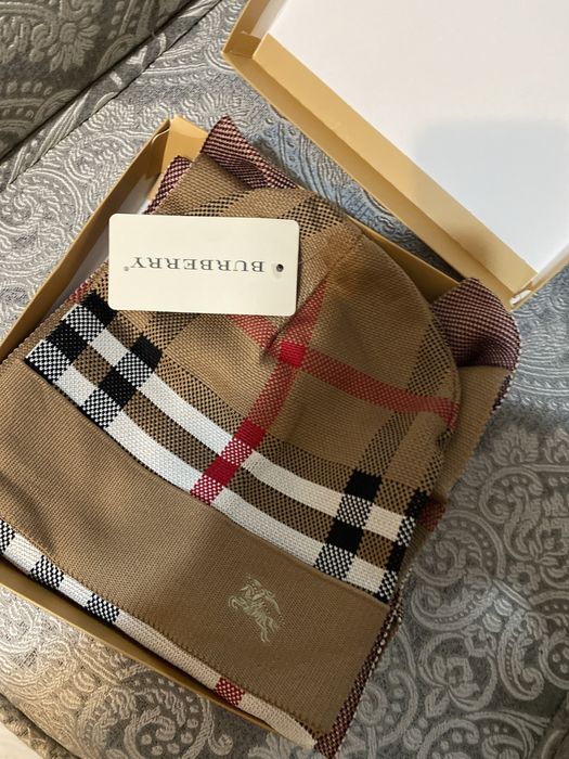 Set Burberry,caciula si fular .