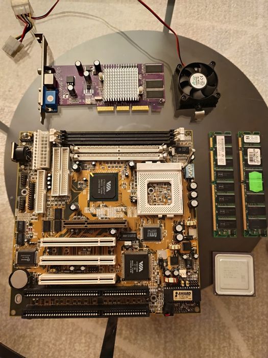 De vânzare kit AMD k6 2 / 500 AFX