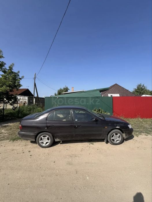 Продам срочно Toyota Carina E