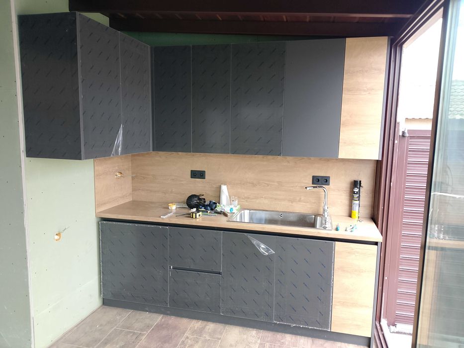 Производство на кухни,гардероби,антрета и мебели по поръчка