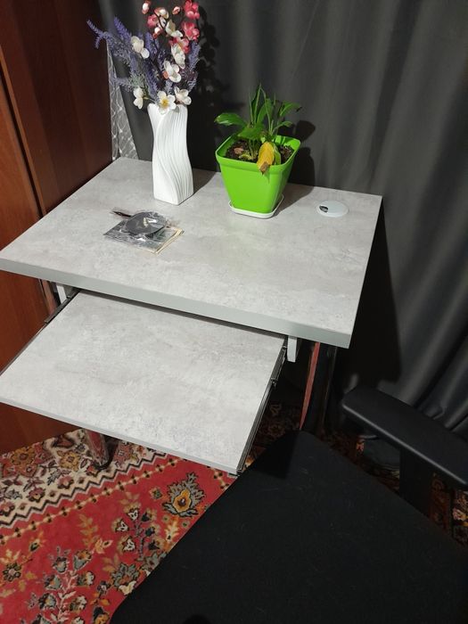 Продам кресло и компьютерный столик