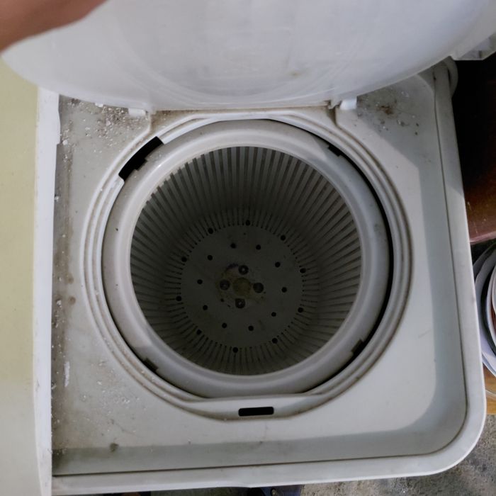 Стиралка старый но работает 10000тг