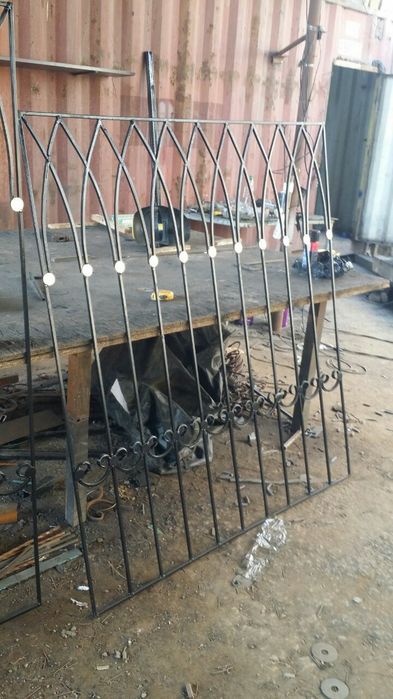 Reshotka darvoza perilla ograjdeniya kozirok