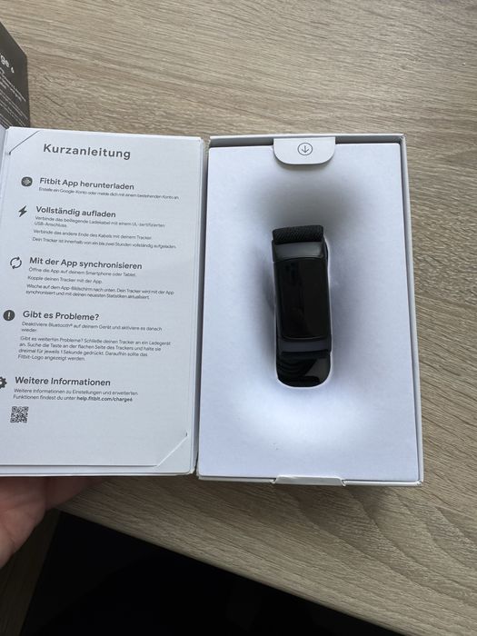 Fitbit Charge 6 с подарък 5 каишки