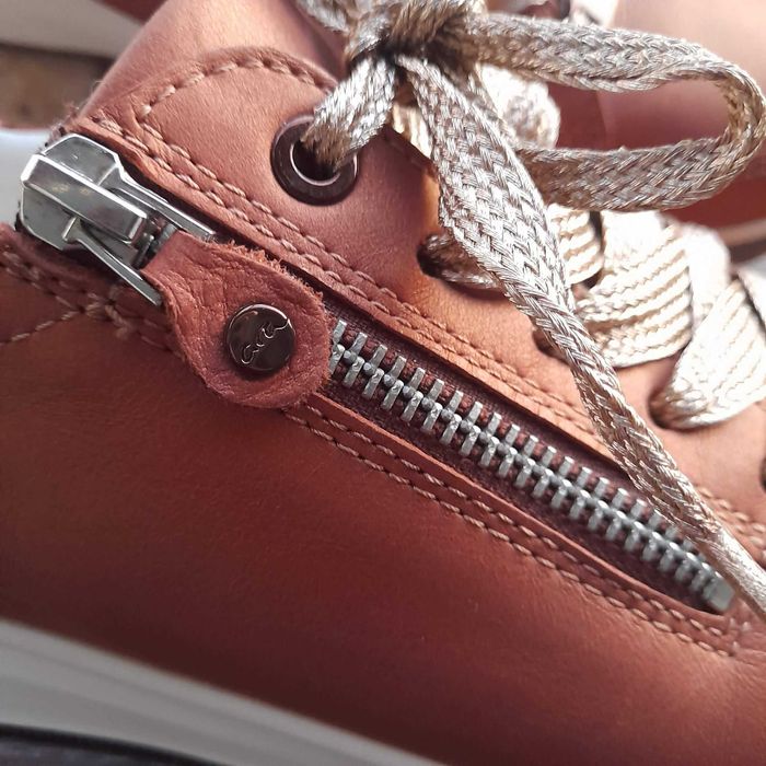 Дамски сникъри ARA