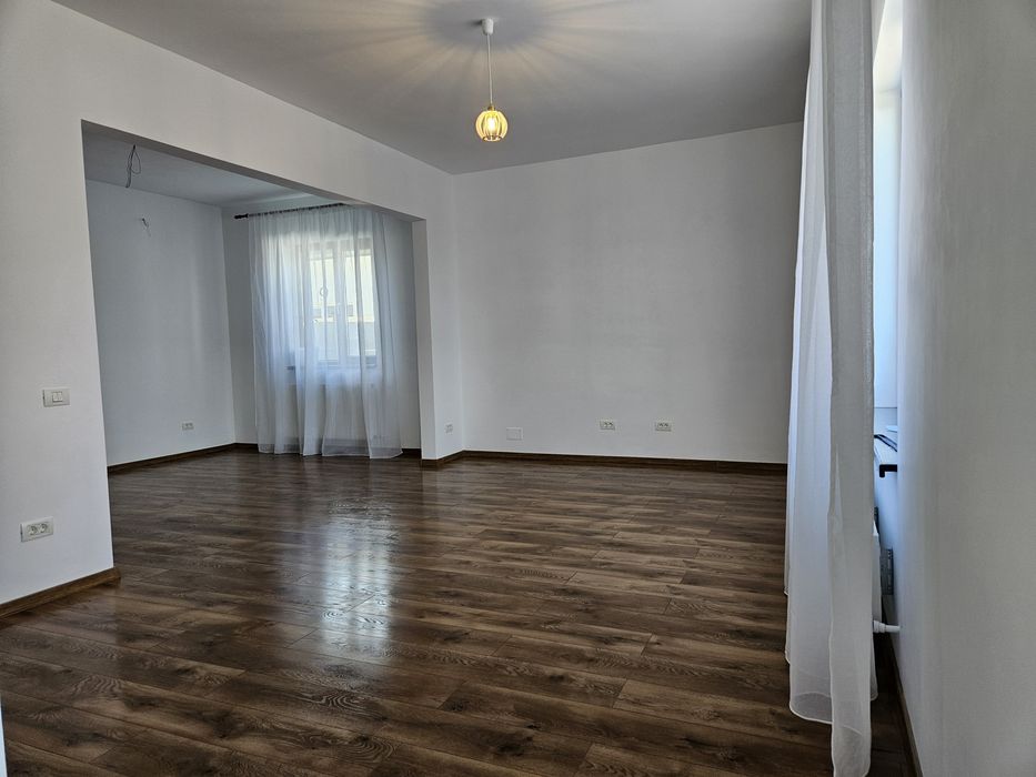Proprietar vând casă nouă, la cheie