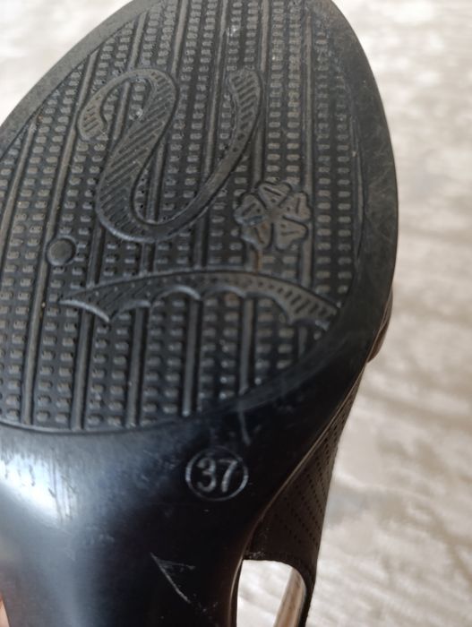 Продам туфли женские.