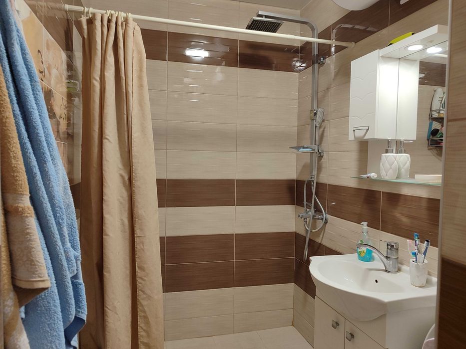 Дава се под наем Тристаен апартамент в с. Балик, Област Добрич - 100 кв.м за 107100 € - Снимка #11