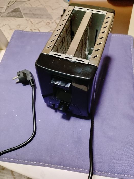 Тостер в хорошем качестве состояние продаётся за восемь тысяч тенге