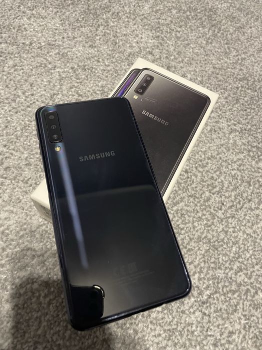 Телефон Samsung A7